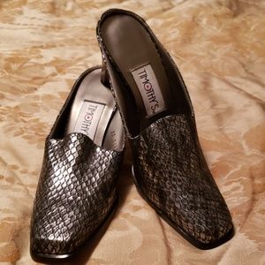 TIMOTHY'S  BROWN LEATHER MULES LIKE NEW